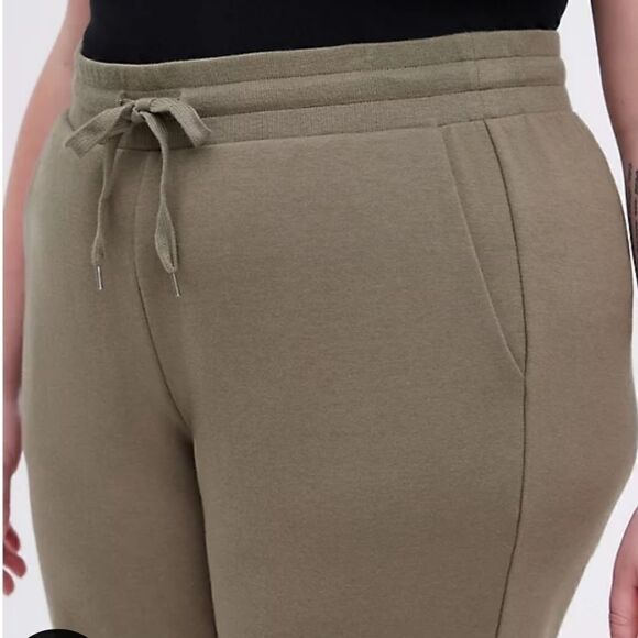 Torrid flare Pant ultra soft fleece olive size 2 / 2X / 18-20 - Picture 4 of 6